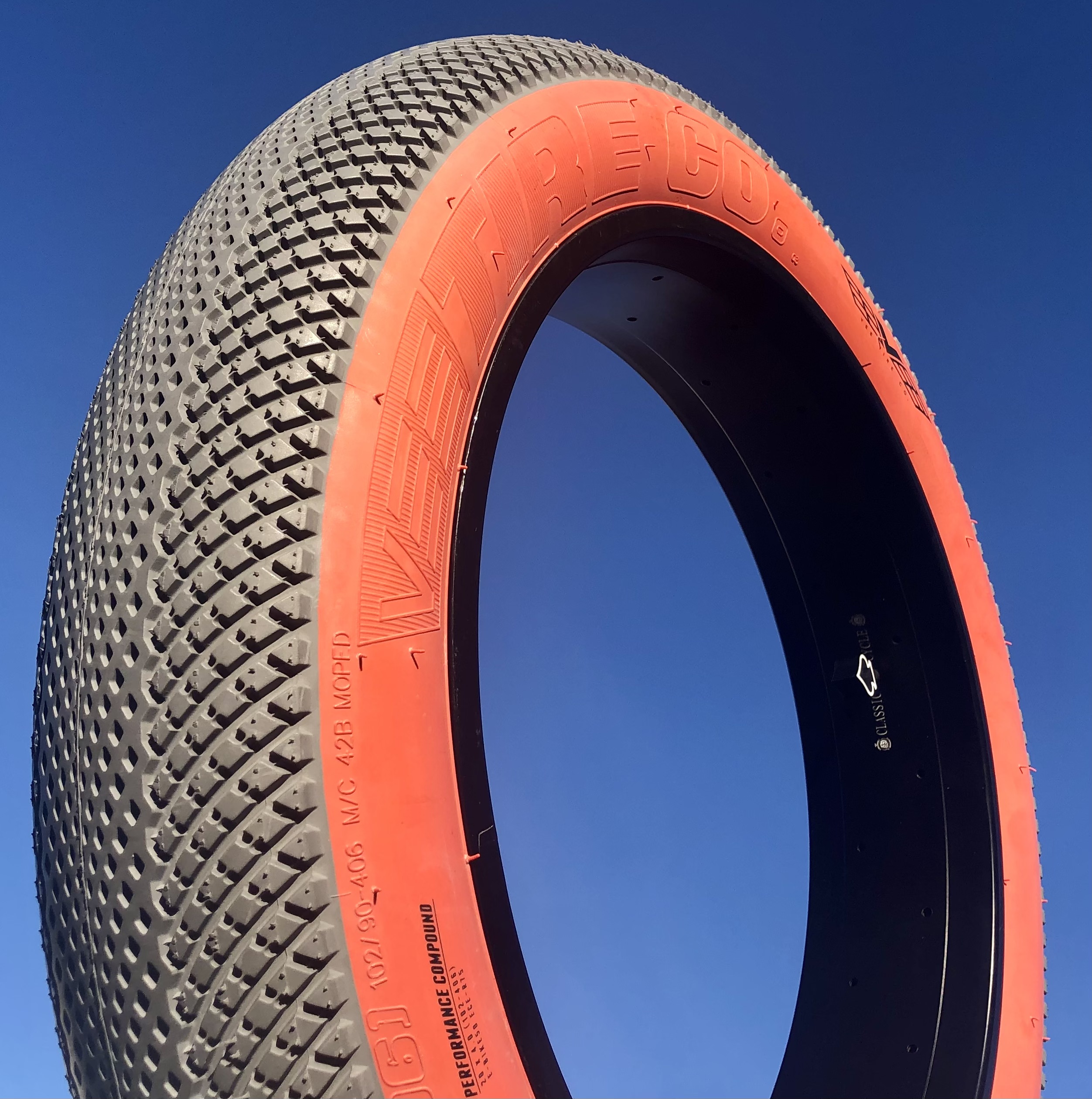 Bicycle_tire_speedster_20x4_Fatbike_limited_edition_grau_rotwand_2