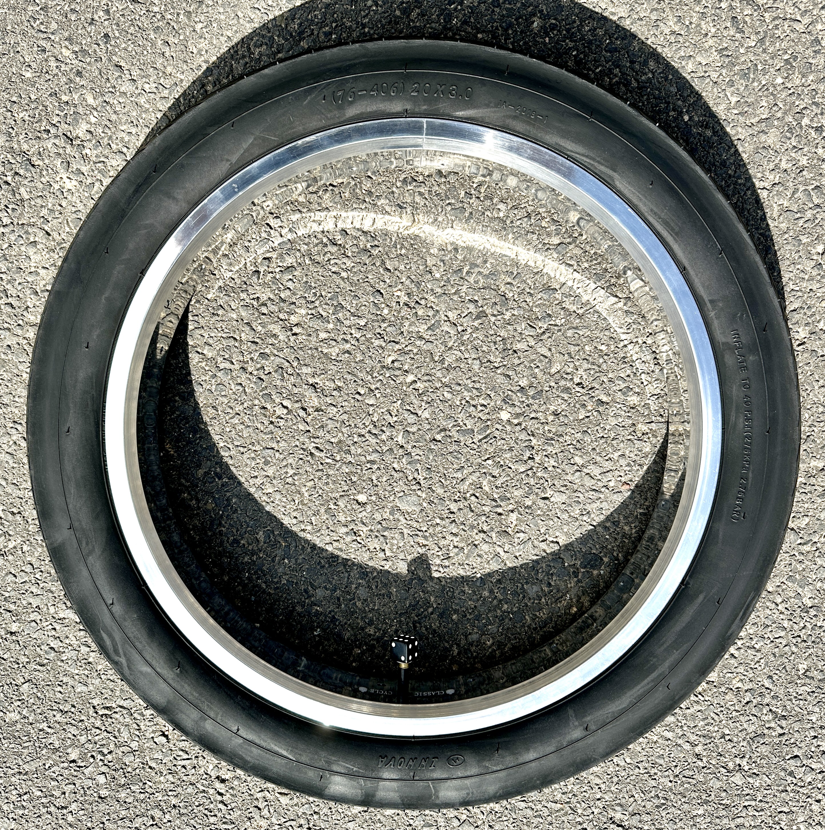 20x3_Tire_tyre_20x3-0_black_bicycle_innova_street_hog_1