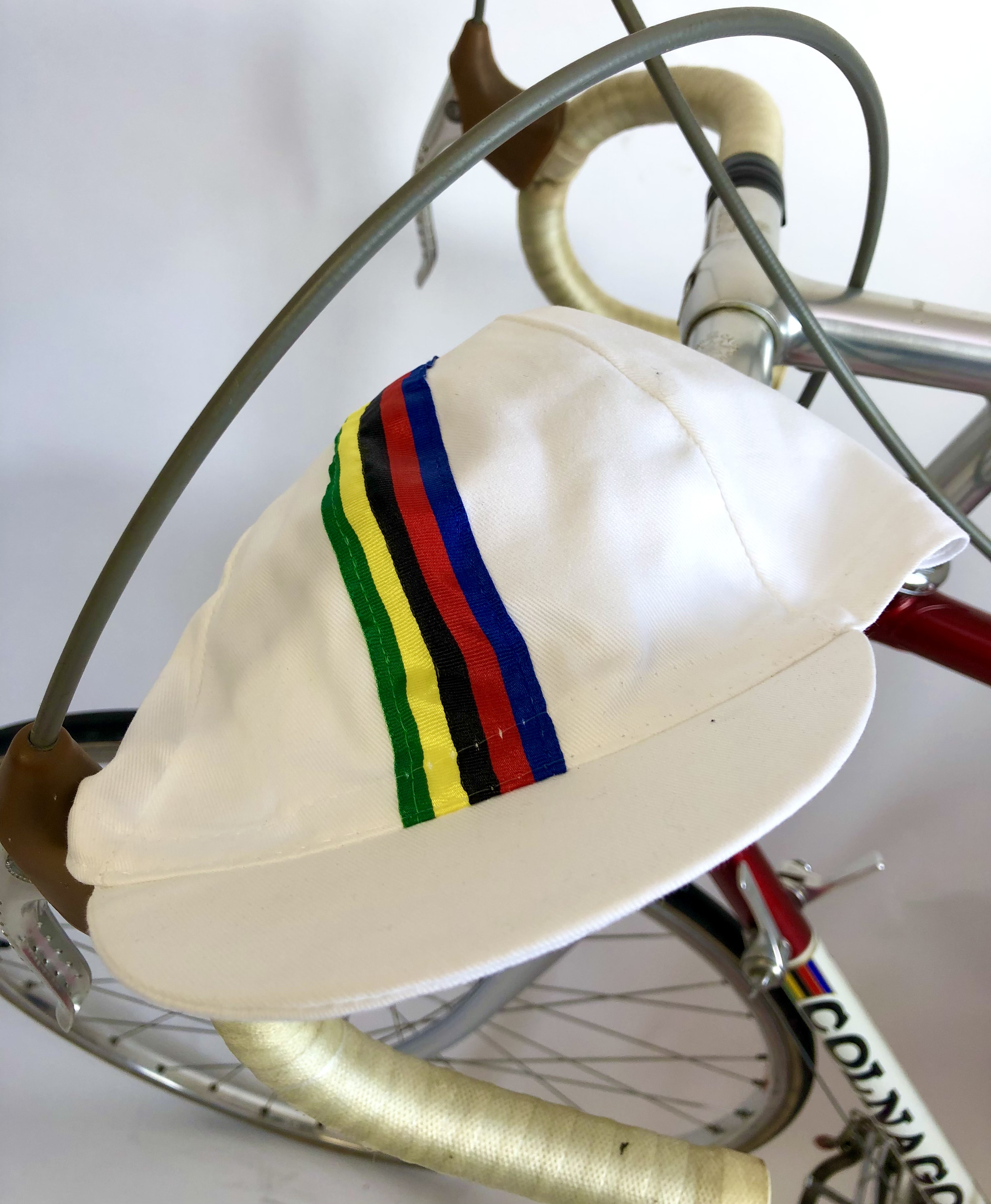 Retro Radsportmütze Weiß mit bunten Streifen