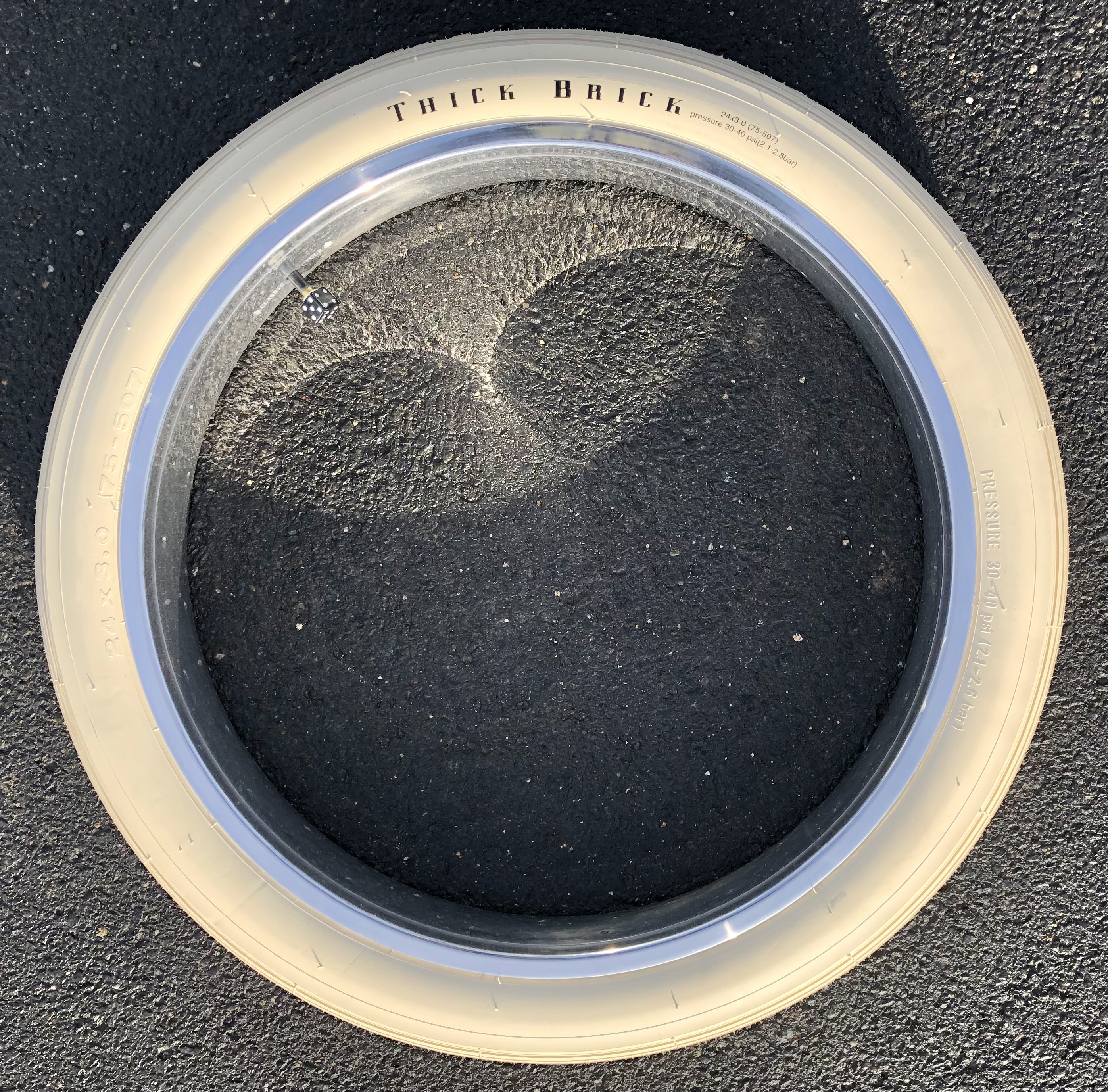 tire_thick_brick_creme_chief_24x3-0