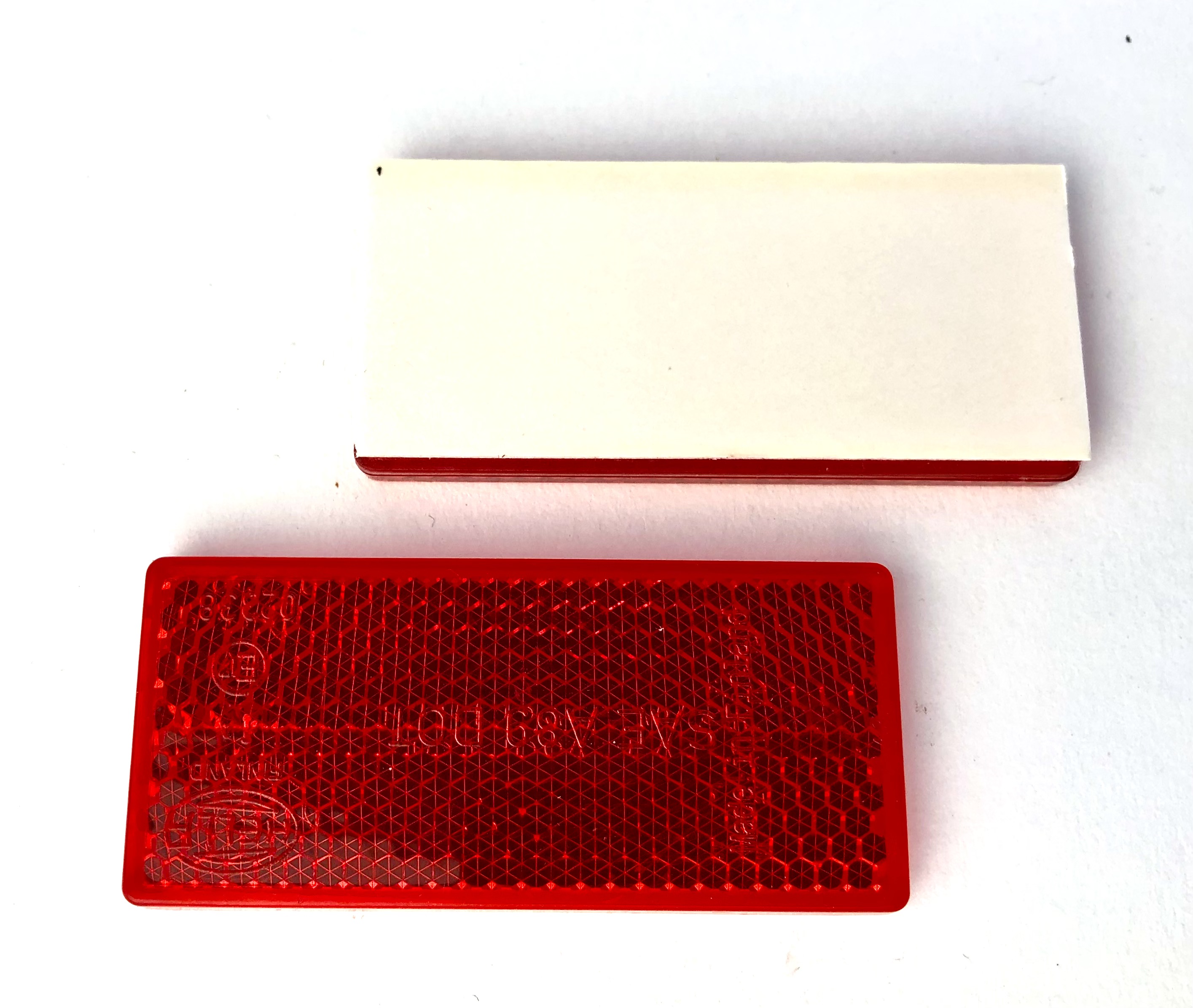 Ruckstrahler_rot_Reflektor_Hella_02
