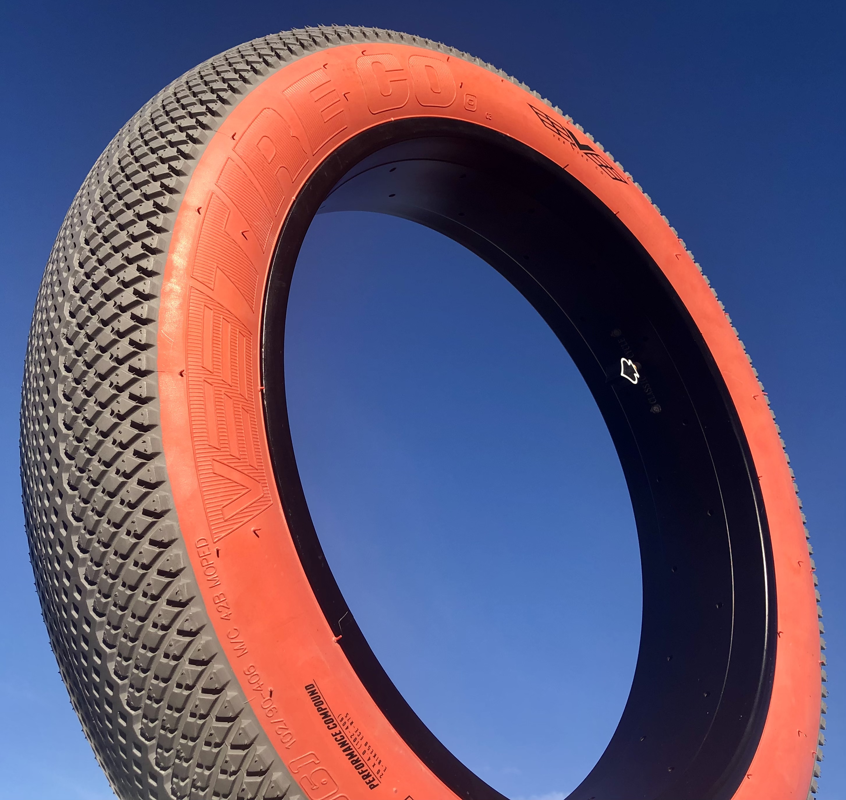 Bicycle_tire_speedster_20x4_Fatbike_limited_edition_grau_rotwand_4