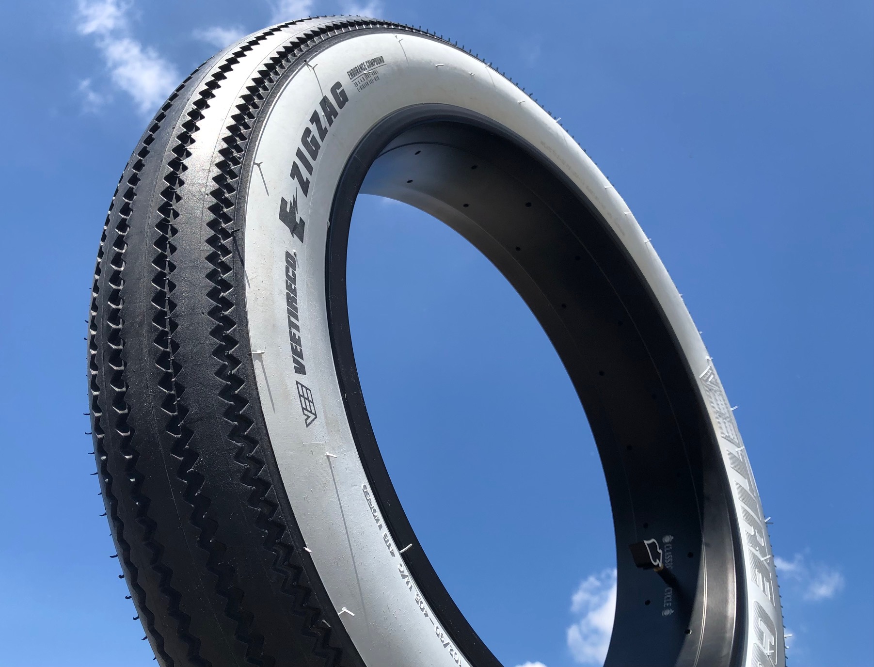 zigzag_vee_rubber_tire_reifen_204_20x4_weisswand_white_wall_10