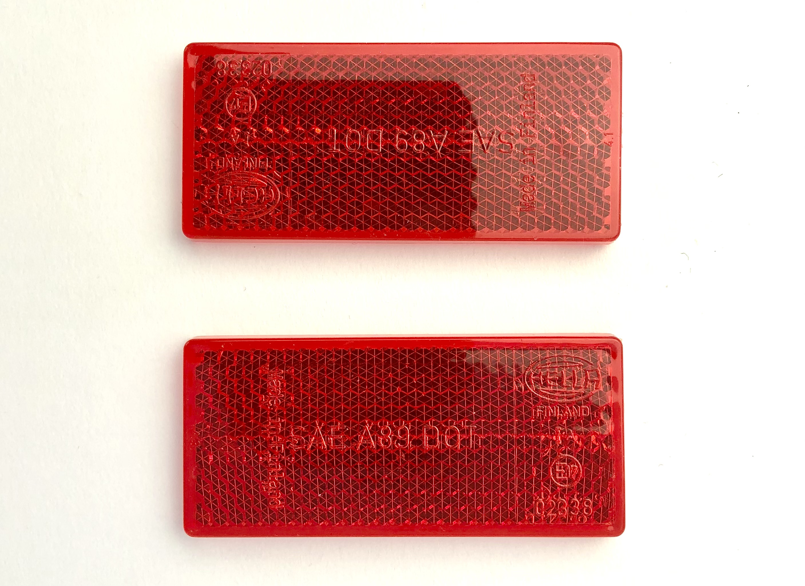 Ruckstrahler_rot_Reflektor_Hella_01