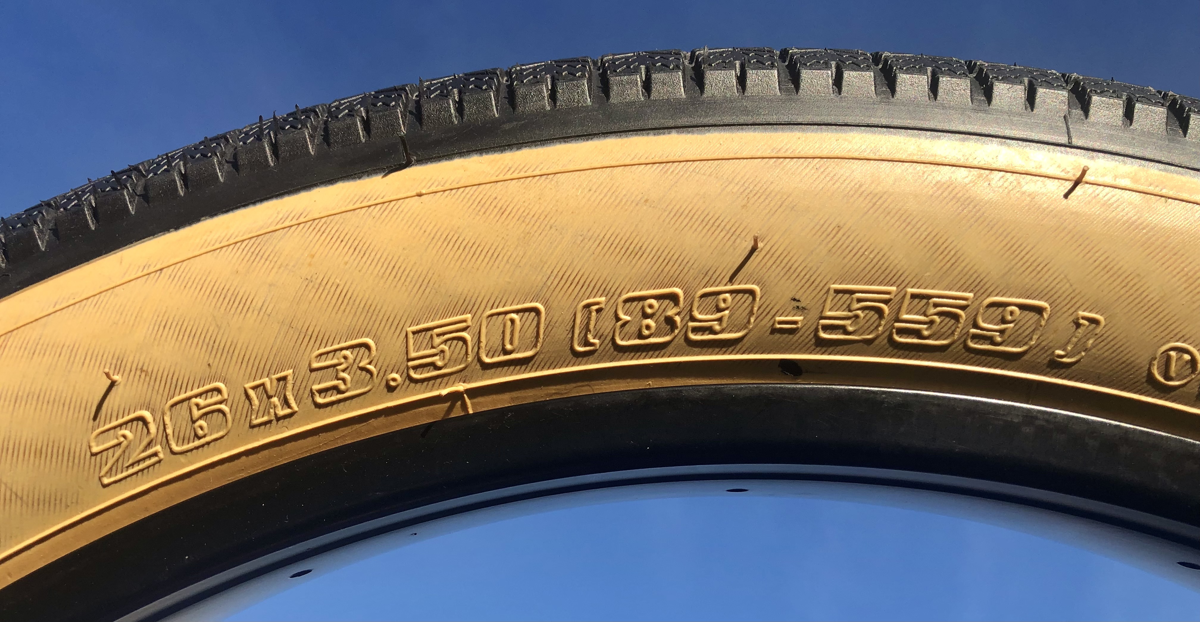 bicycle_tire_26-3-5_chicane_skinwall_hot_socks_vee_rubber_7