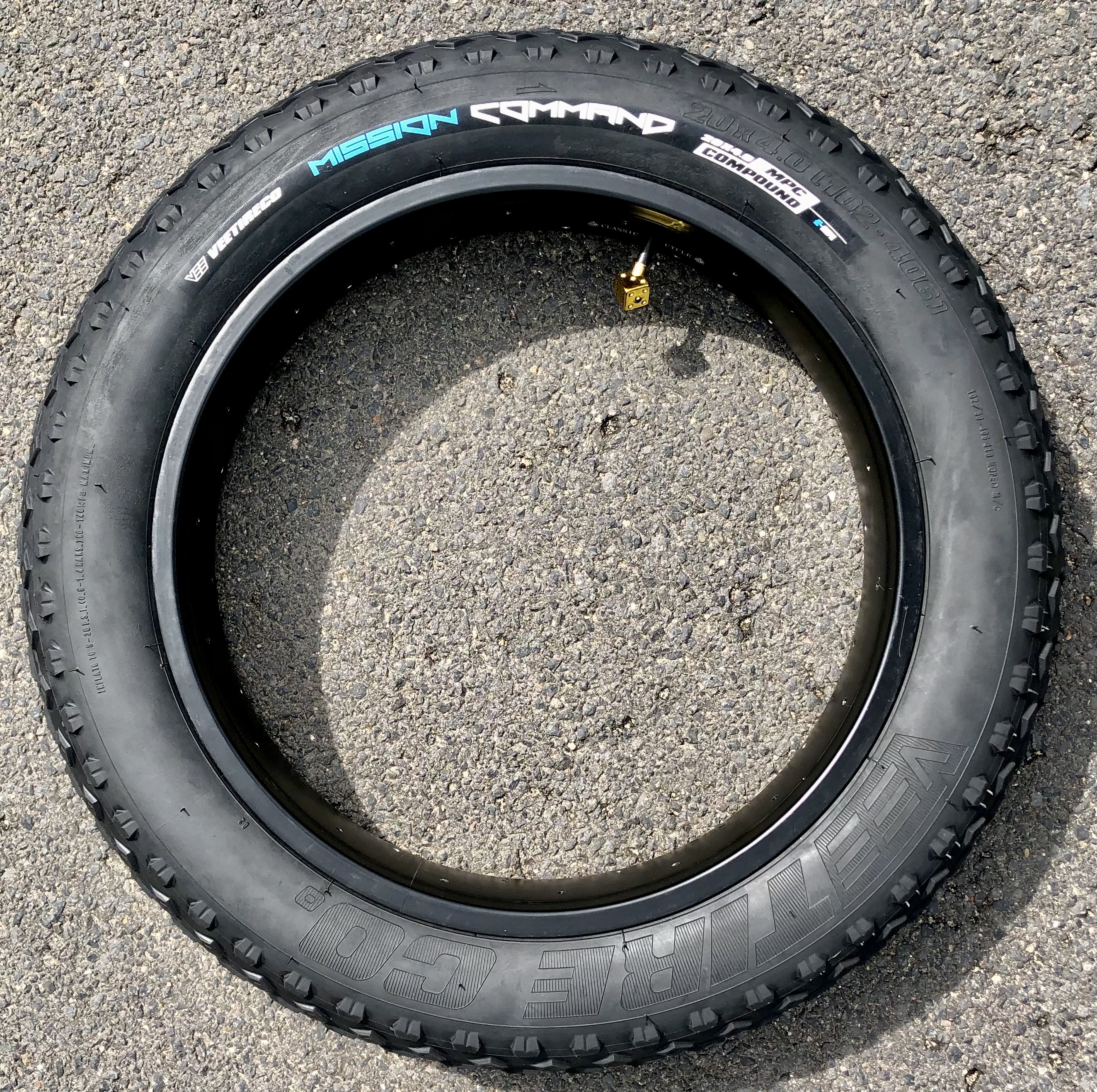 Mission_Command_tire_black_204_20x4_Fatbike-5