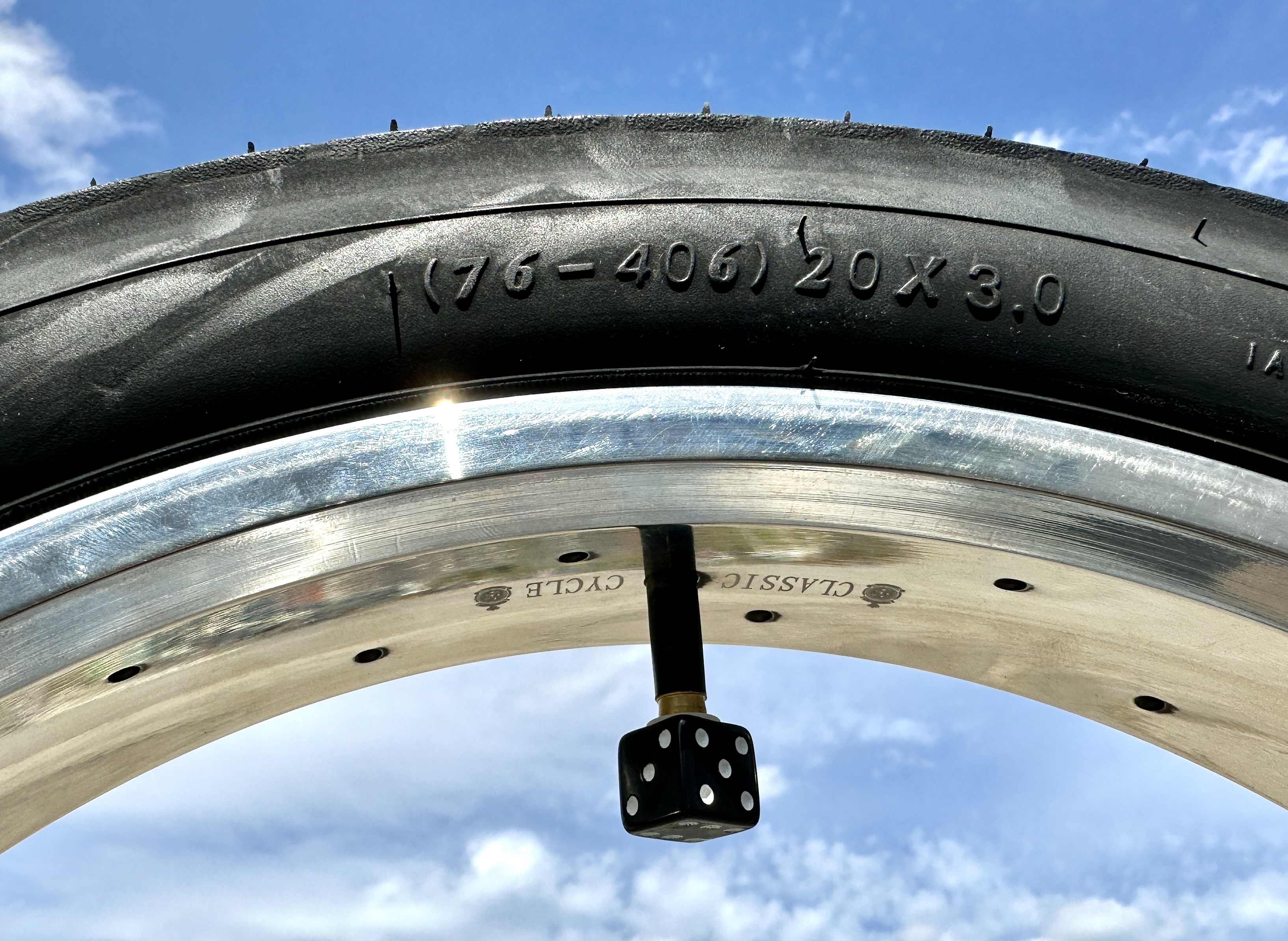 20x3_Tire_tyre_20x3-0_black_bicycle_innova_street_hog_2