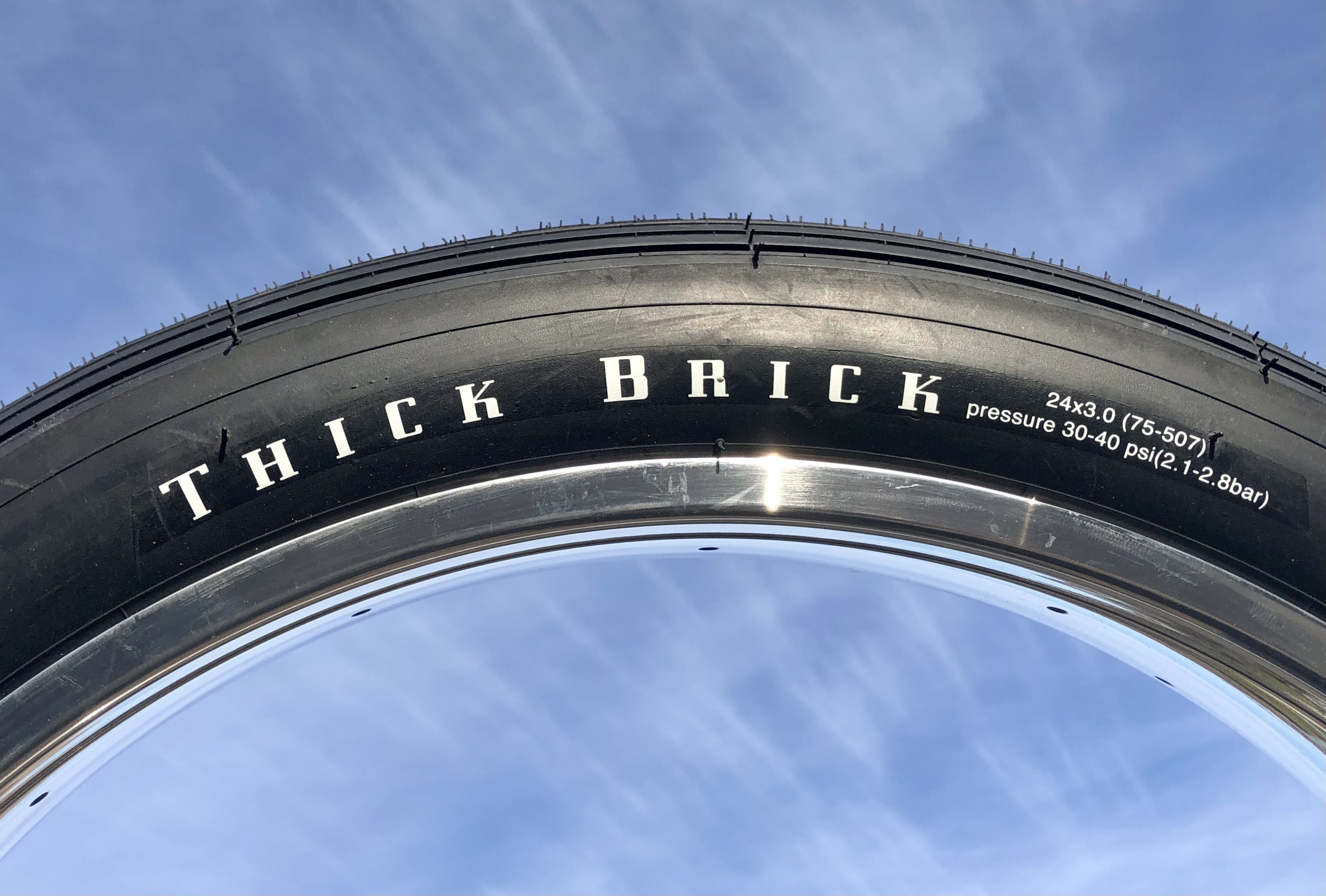 24 x 3.0 Thick Brick Reifen reinschwarz