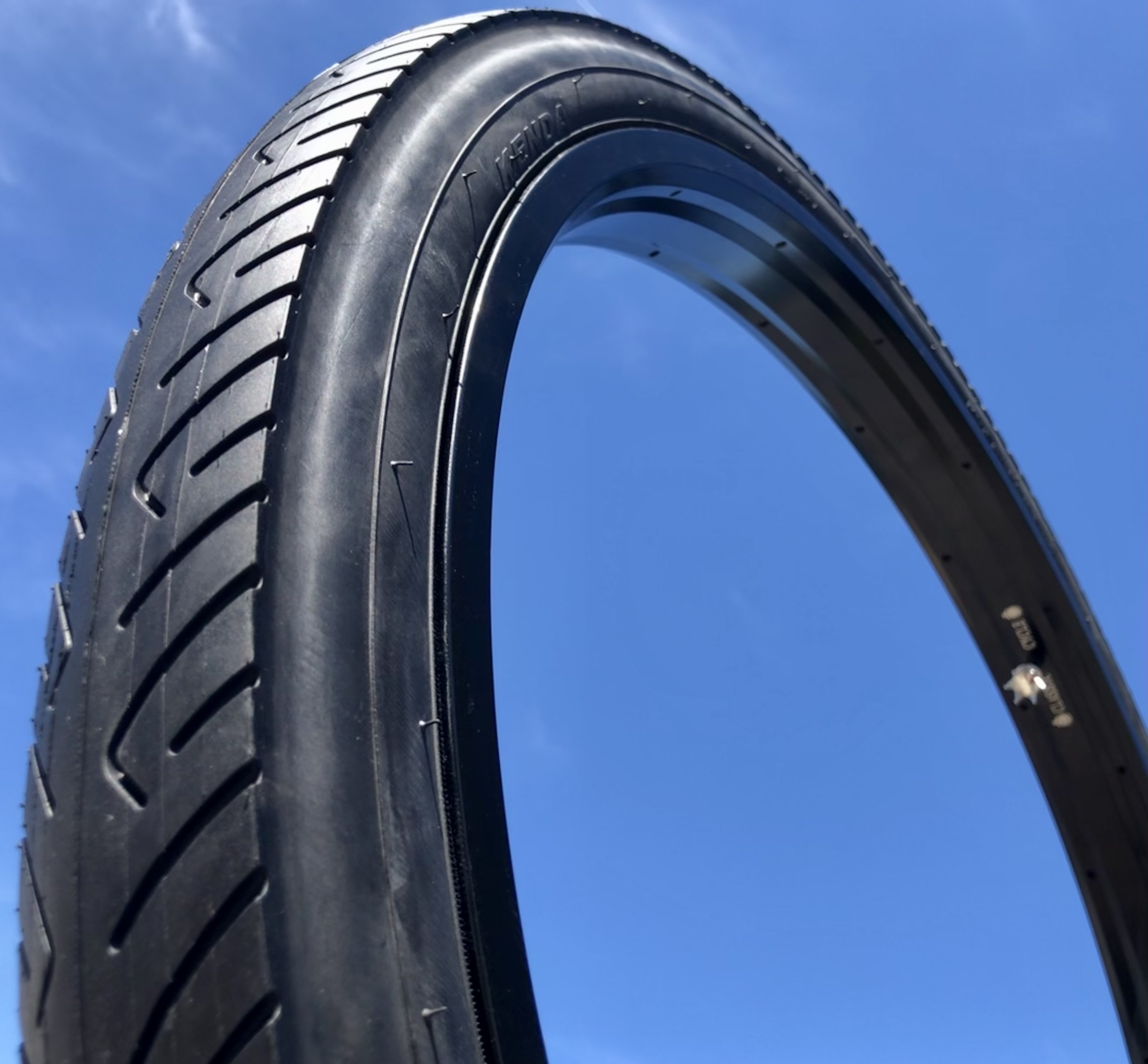 Tire_Kenda_Kraze_26x2-125_black_custom_bike_i