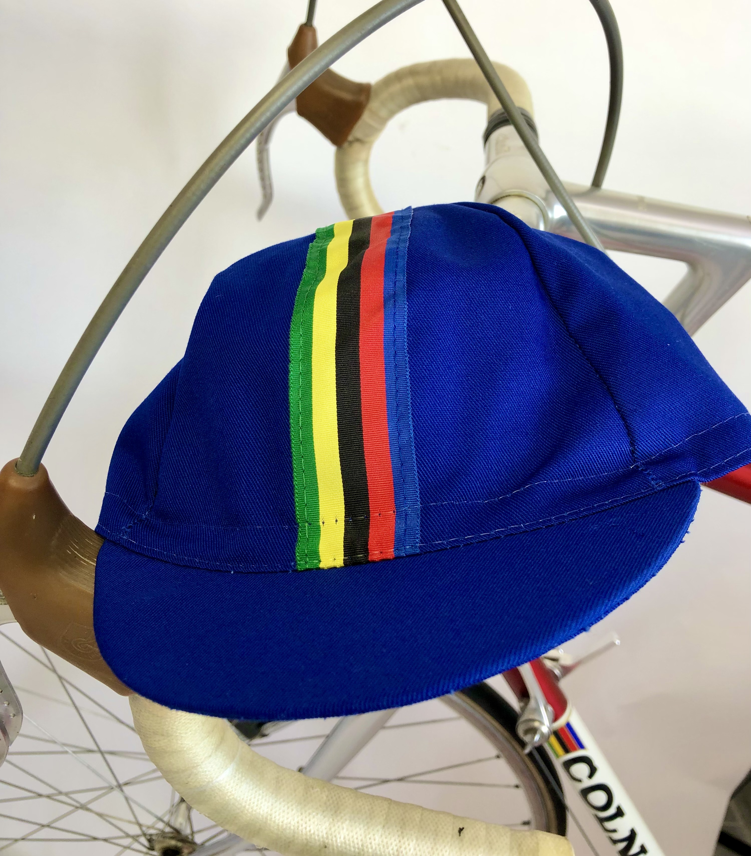 Retro Radsportmütze Blau mit bunten Streifen