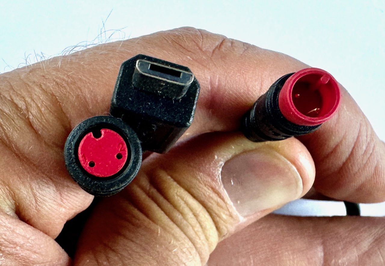 HIGO / Julet Y-Kabel 17,5 cm für Ebike, 2 PIN rot auf 2 PIN rot und USB micro B