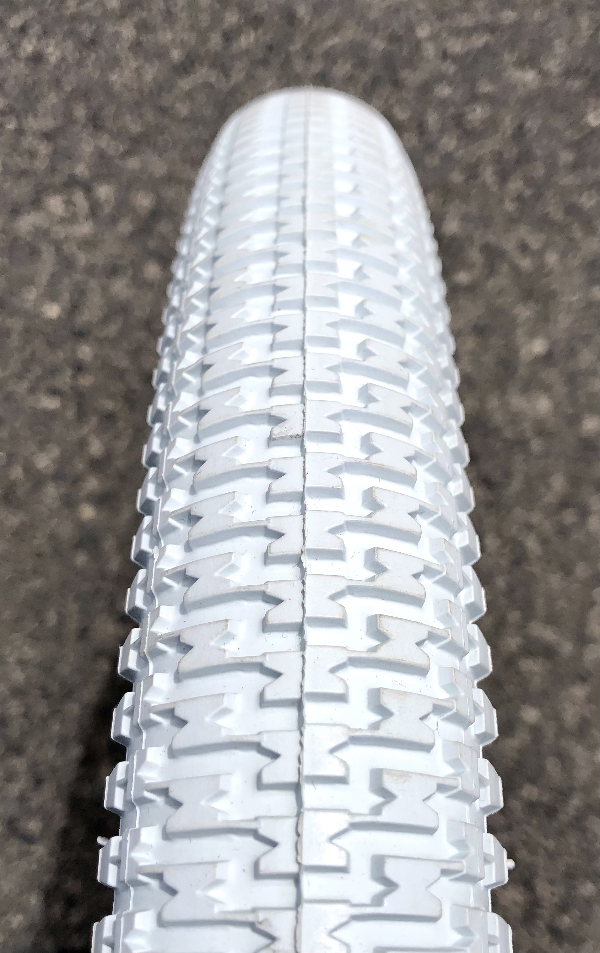 Tire_milky_twenty_20x1-75_white_patternDzGUeh9rG5fRn