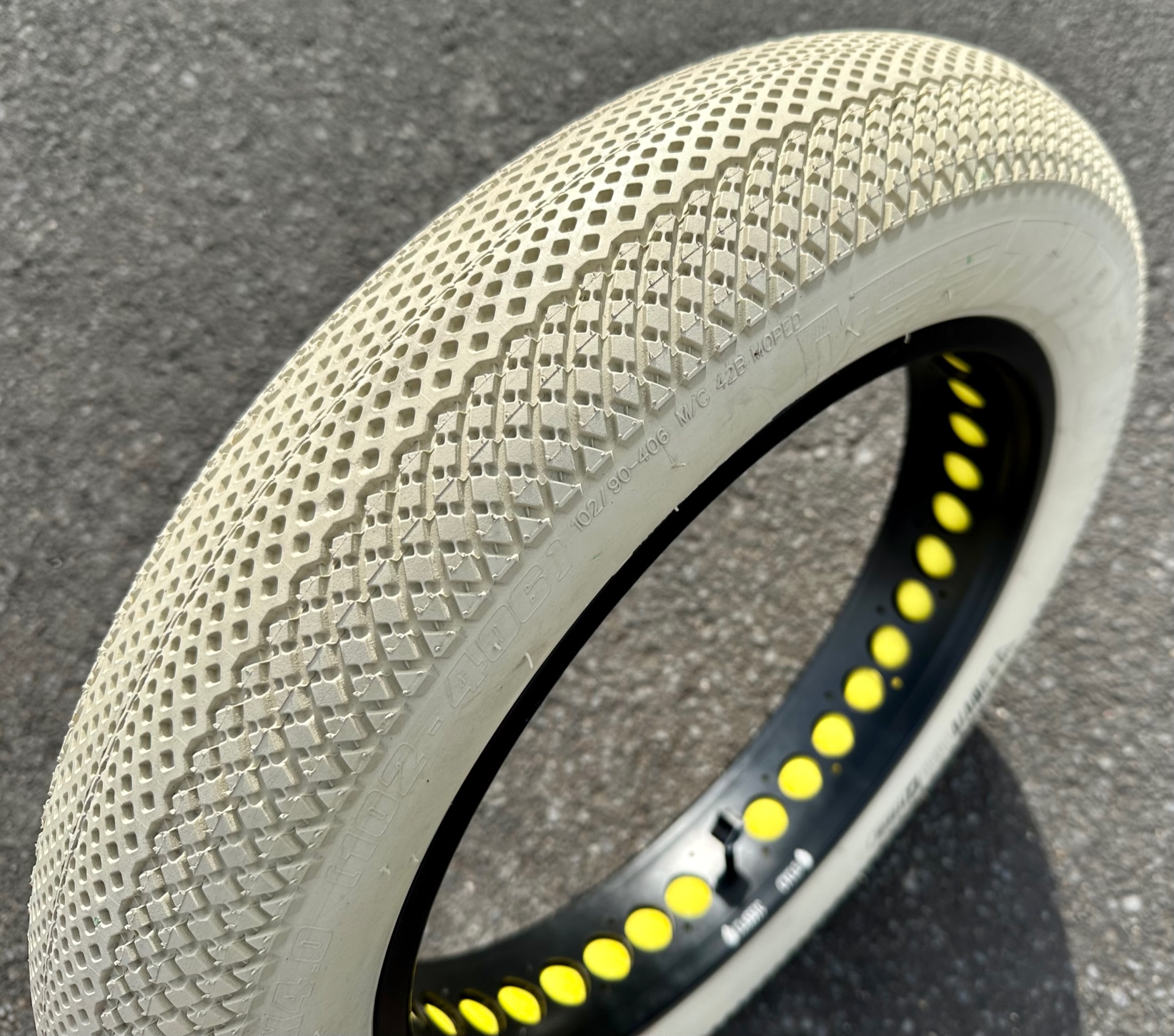 Fat_bike_cut_out_rim_tape_nylon_yellow_b0b8NCBg0k3StI
