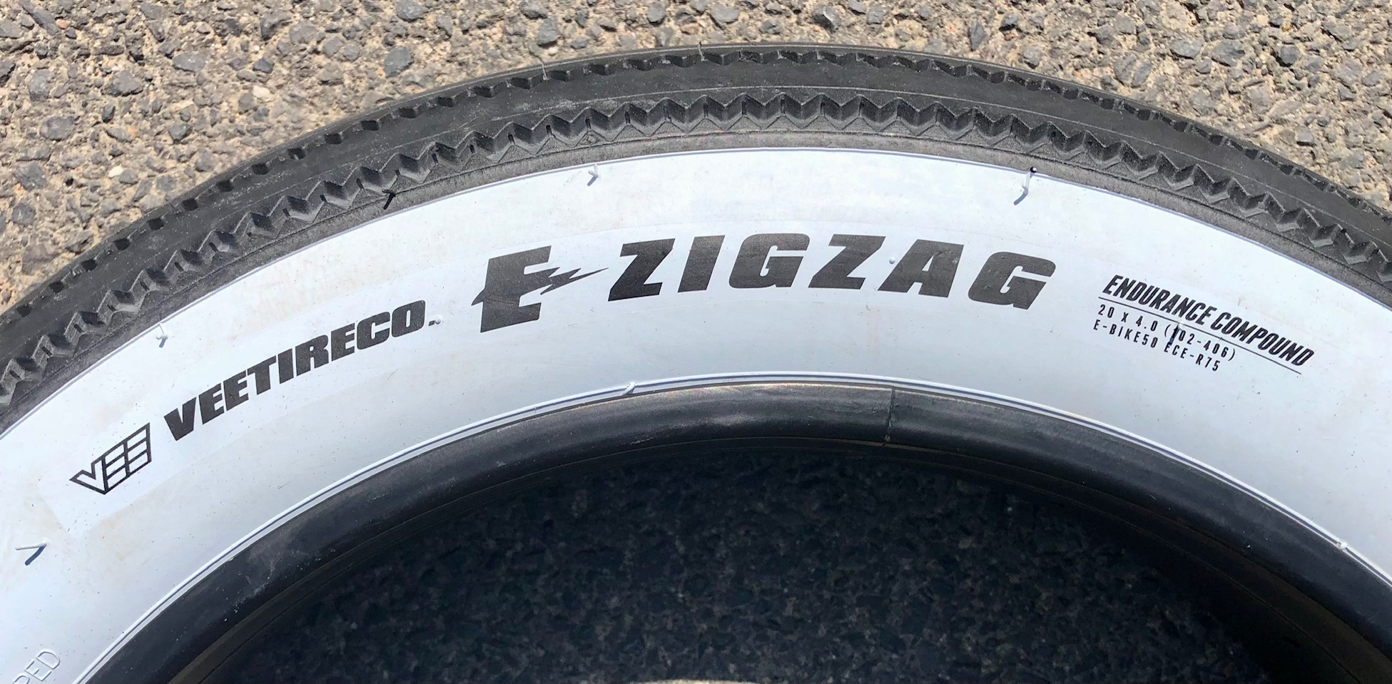 zigzag_vee_rubber_tire_reifen_204_20x4_weisswand_white_wall_8