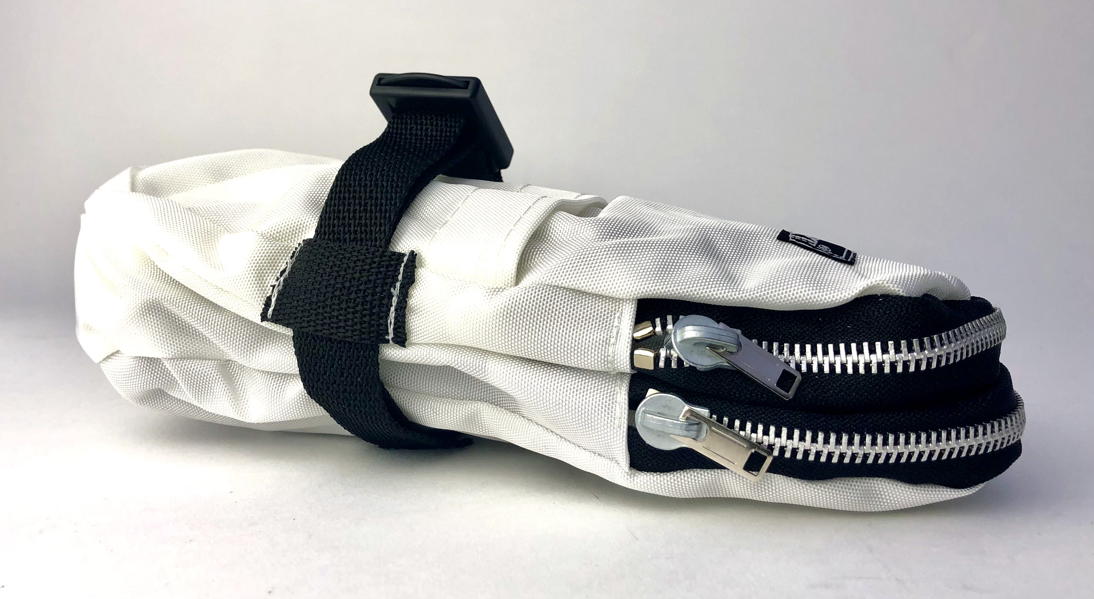 Doppel_Satteltasche_Rennrad_Reifentasche_Nylon_weiss_vintage_racing_bike_white_saddle_bag_1