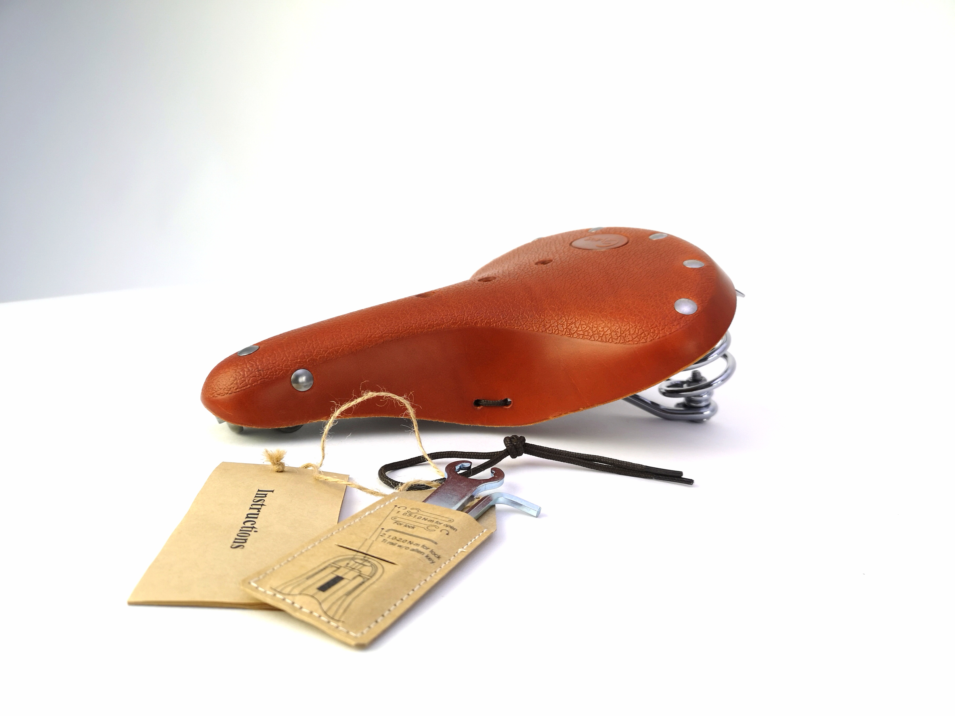 Saddle_bicyle_honey_leather_gI6XibdexJ3U19