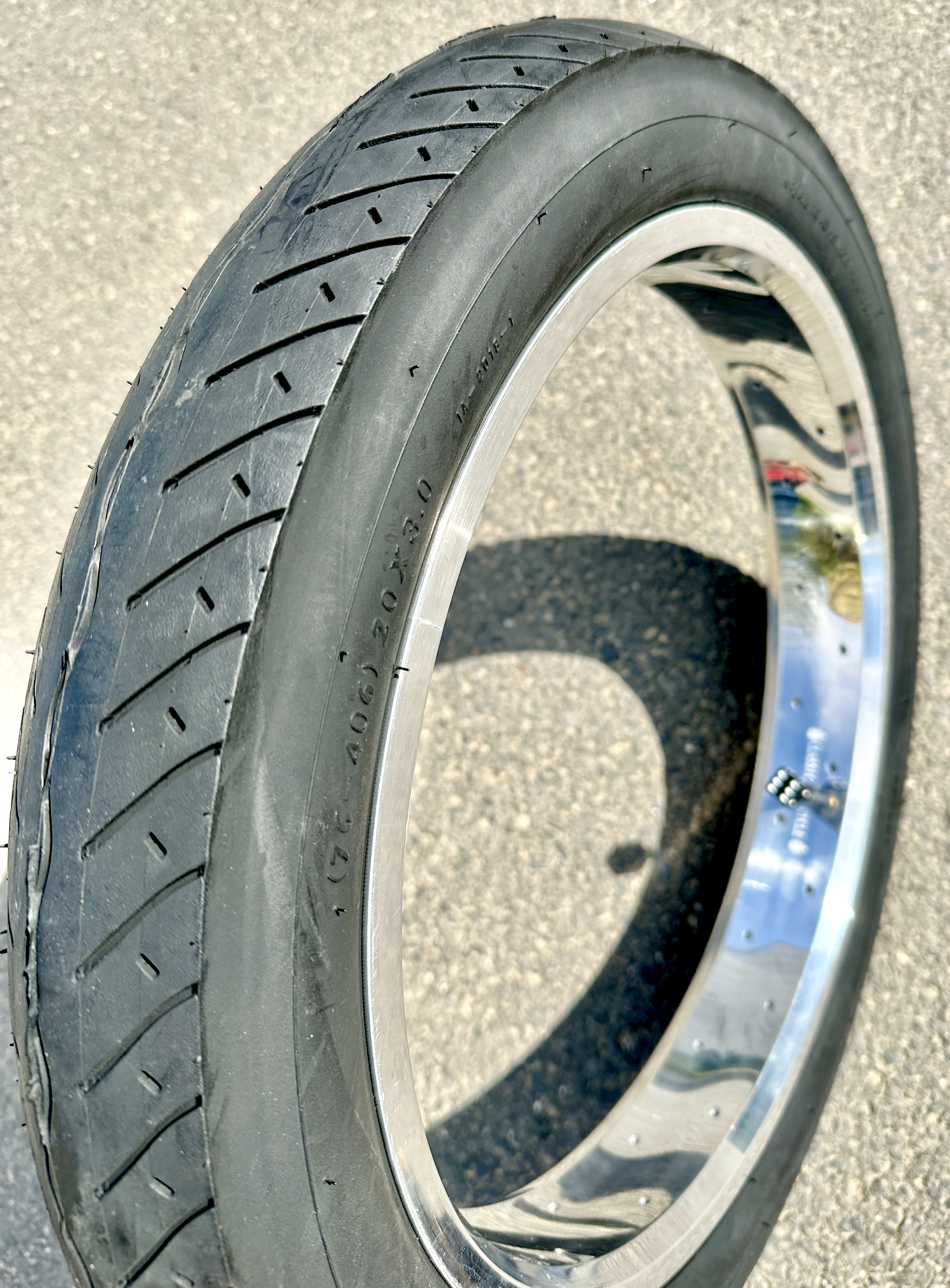 20x3_Tire_tyre_20x3-0_black_bicycle_innova_street_hog