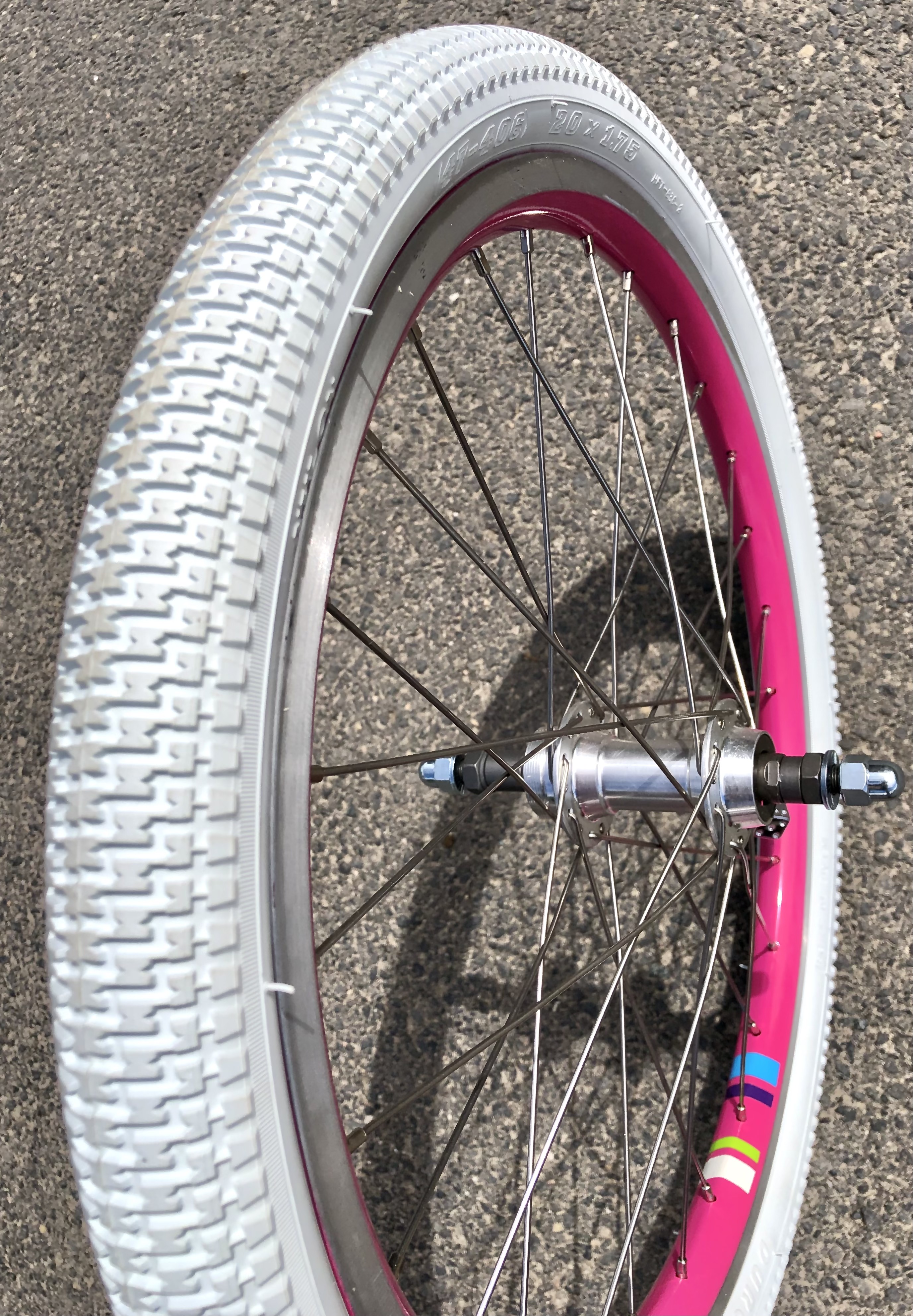 Tire_milky_twenty_20x1-75_whitegFMCO7U80Ffdy