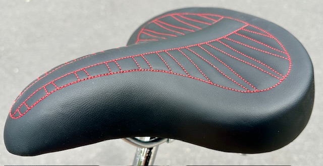 70s Cruiser Sattel Classic Alfa Italy schwarz mit roten Nähten