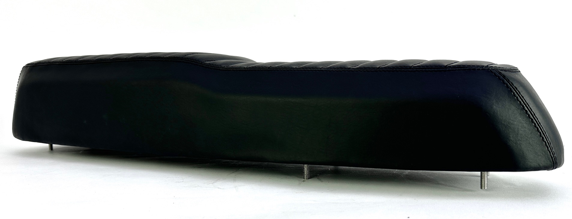 Sitzbank schwarz mit gesteppten Nähten