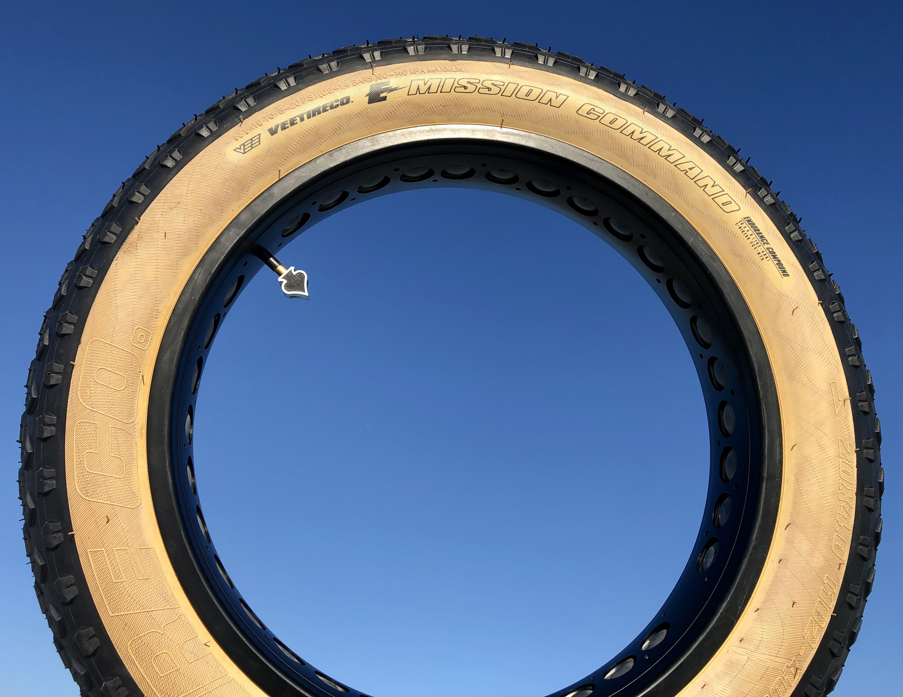 tire_bicycle_vee_mission_command_skinwall_skin_204_20x4