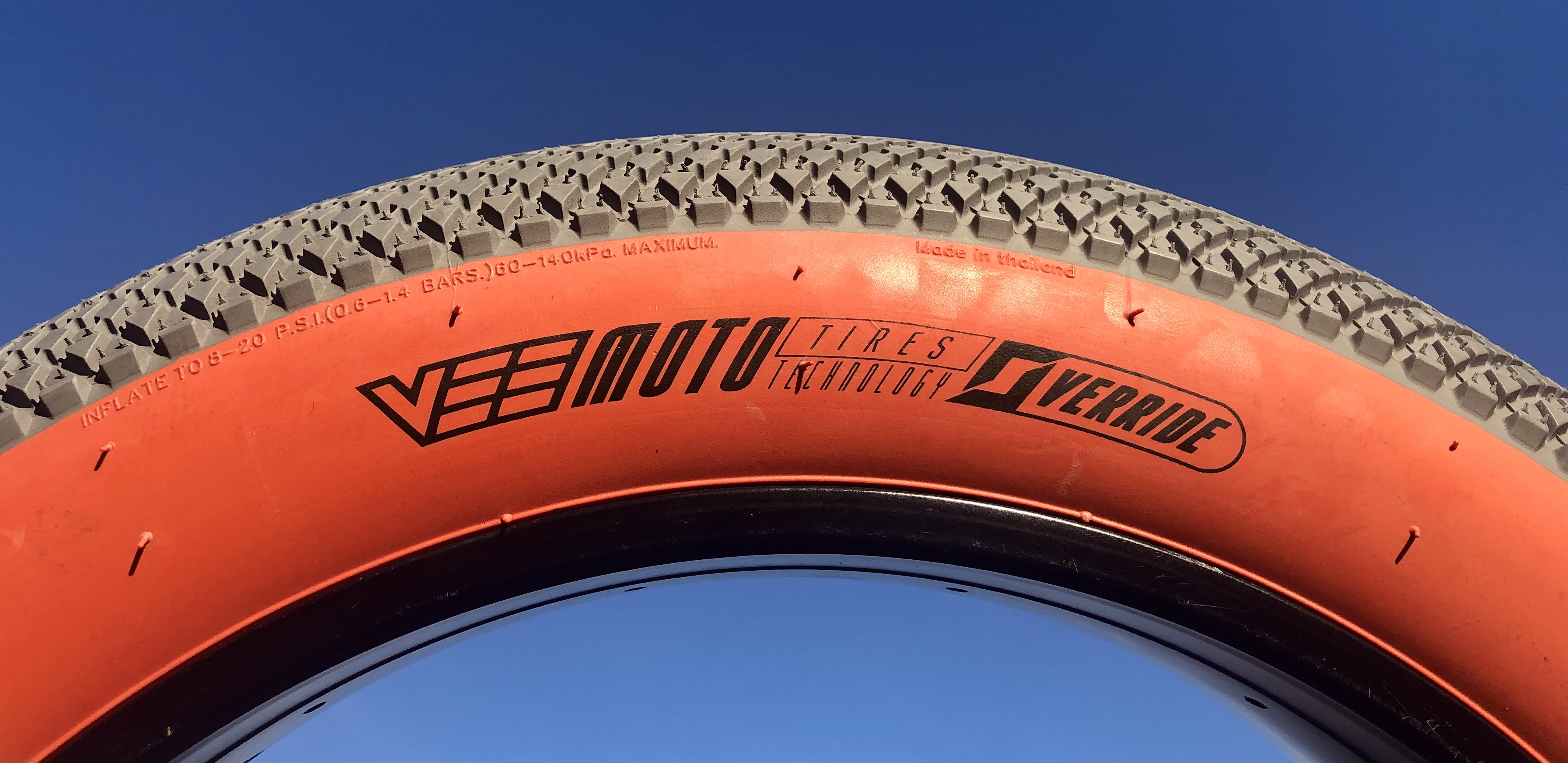 Bicycle_tire_speedster_20x4_Fatbike_limited_edition_grau_rotwand_7